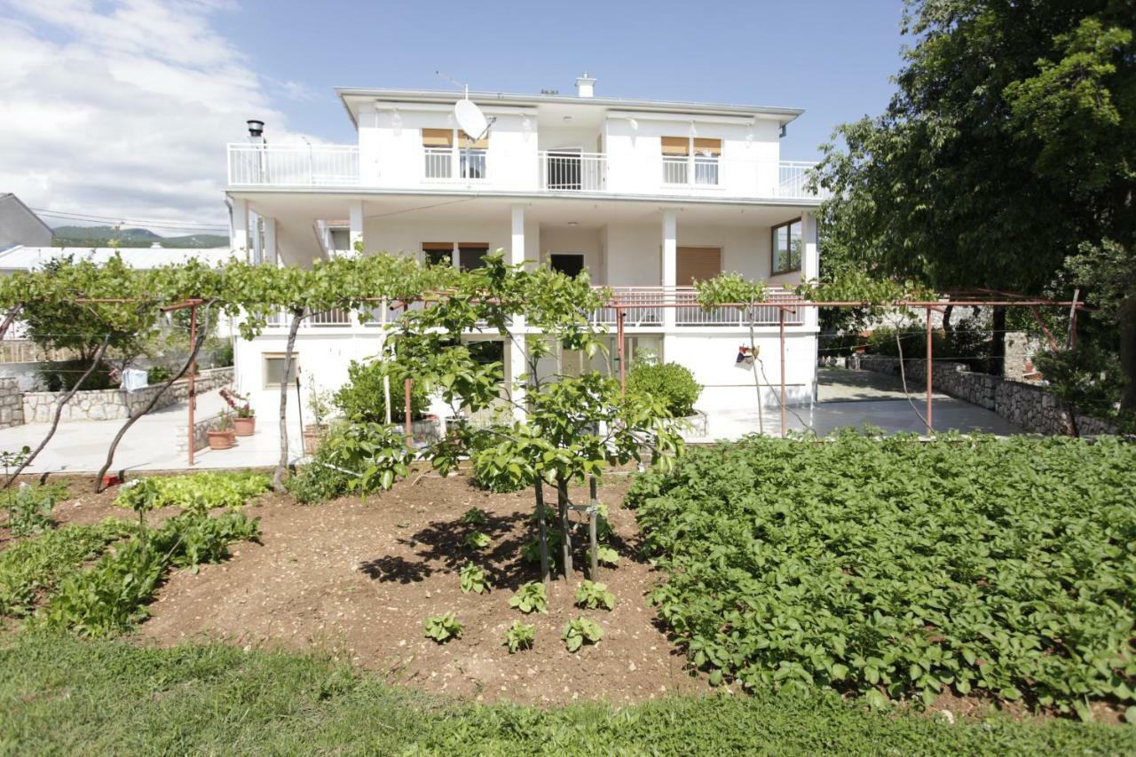 Guest House Balazevic โนวีวีโนดอลสกี ภายนอก รูปภาพ