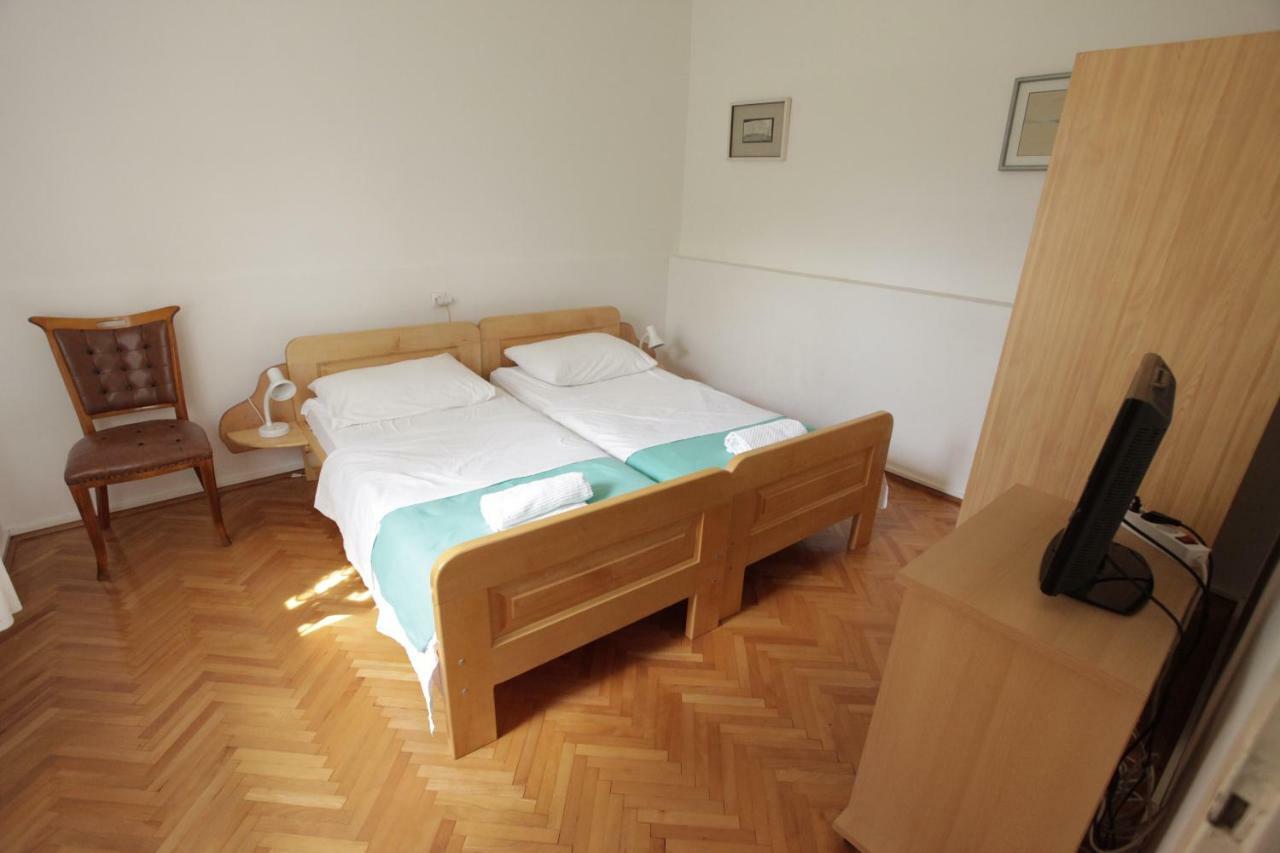 Guest House Balazevic โนวีวีโนดอลสกี ภายนอก รูปภาพ